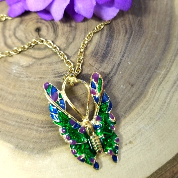Jewelry - Beautiful vintage butterfly necklace